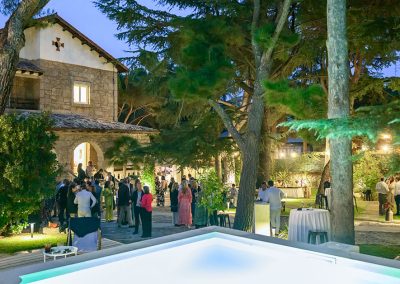 Finca donde están un grupo grande de personas