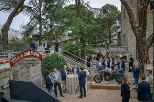 Descubre la finca para eventos ideal en Espacio 1902. Un espacio exclusivo y versátil para celebraciones y encuentros corporativos. Crea momentos únicos en un entorno que inspira.